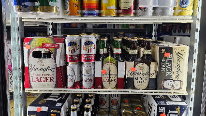 Oxford Beverages & Deli in Grosse Pointe Woods