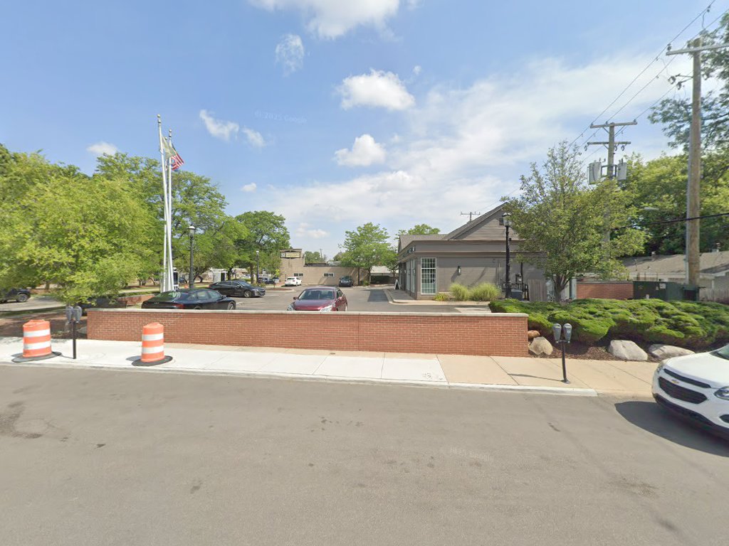 Red E Charging Station in Grosse Pointe Woods