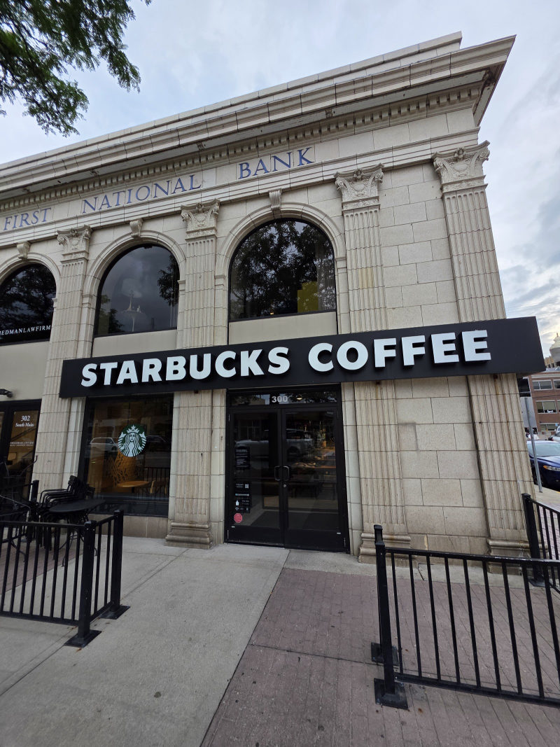 Starbucks Coffee Company in Grosse Pointe
